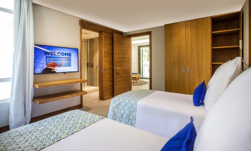 Paradis Luxury Family Suite Beachfront